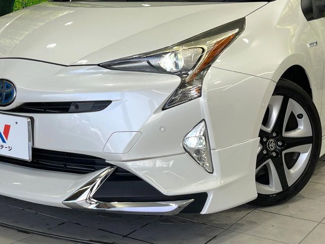 【LEDヘッドライト】悪天候や夜間走行時も良好な視界を確保し安心して運転できる高輝度LEDヘッドライトを装備！点灯速度が早く、消費電力も抑えられています。