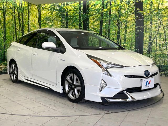 高透明度のガラス皮膜で撥水はもちろん、上質なツヤ・光沢を実現。紫外線や酸性雨から大切な愛車を保護し、色あせ・劣化を防止。「弾スプラッシュコート」、「弾プリミッサコート」からお選びいただけます。