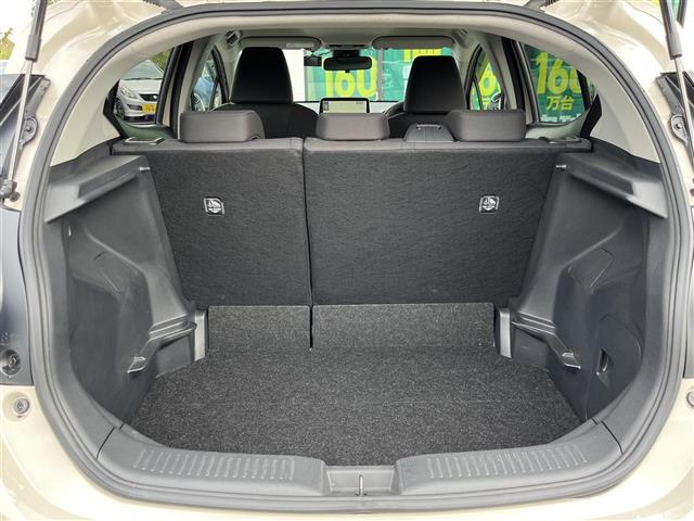 【トランク】積み込みやすくて、たっぷり積める荷室です。シートアレンジできるものは、乗車人数と荷物の量や大きさによってシートを動かすことができるので、より快適なドライブが可能です！