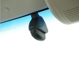 ◆ドライブレコーダー◆映像・音声などを記録する自動車用の装置です。　もしもの事故の際の記録はもちろん、旅行の際の思い出としてドライブの映像を楽しむことができます。