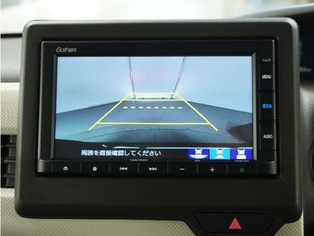 ◆バックカメラ◆リバースにするだけで映ります、後方の安全確認や、狭い駐車場での車庫入れ、雨の日や夜間など視界の悪い時に便利です！安全にバックする為には欠かせない装備です。