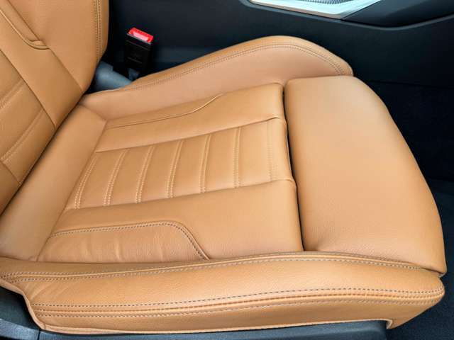 BMW　Premium　Selection　江戸川は、約20台の展示スペースがあり、常時新車拠店より厳選された認定中古車が続々と入庫しております。