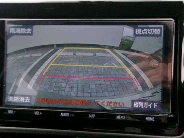 【バックモニター】バックカメラが装着されています。車庫入れが苦手な方もこれがあれば安心ですね