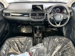 室内もシンプルで、座席もホンダならではのしっかり設計です。