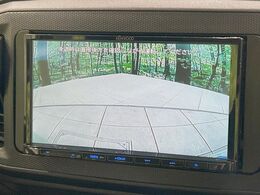 【バックカメラ】駐車時に後方がリアルタイム映像で確認できます。大型商業施設や立体駐車場での駐車時や、夜間のバック時に大活躍！運転スキルに関わらず、今や必須となった装備のひとつです！