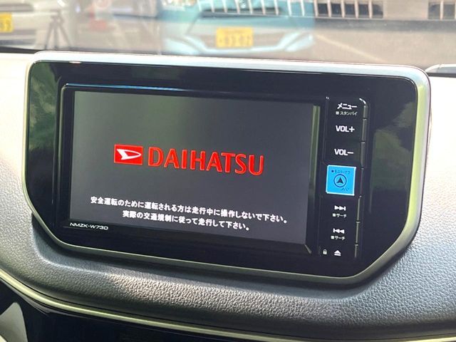 【メーカー純正ナビ】インテリアに溶け込むスタイリッシュな「専用設計」メーカーナビを装備♪視認性や操作性など基本性能にも優れ、より上質なカーライフをお楽しみいただけます。