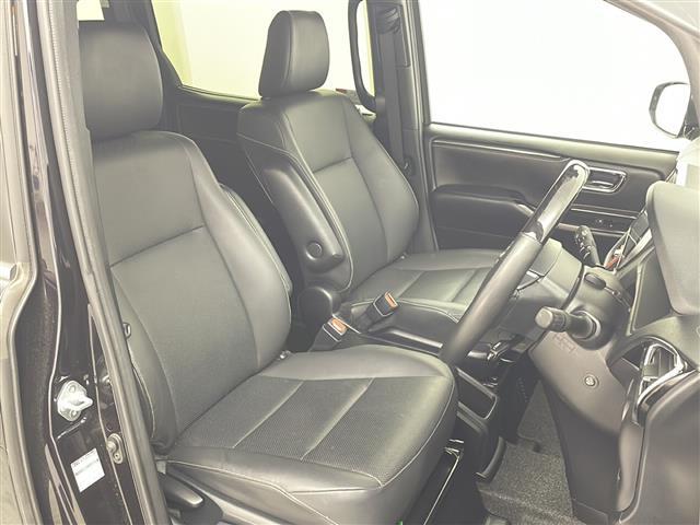 【7人乗りレザーシート】ゆったりとした座り心地と、車内を広々と使える快適性に長けているので、快適な時間をお過ごしいただけます！
