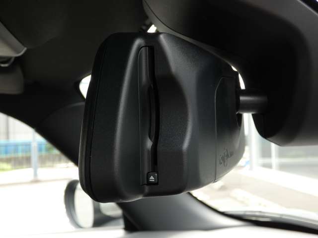 ETC一体型の自動防眩機能付きバックミラー！後続車のヘッドライトの眩しさを自動で軽減してくれます！