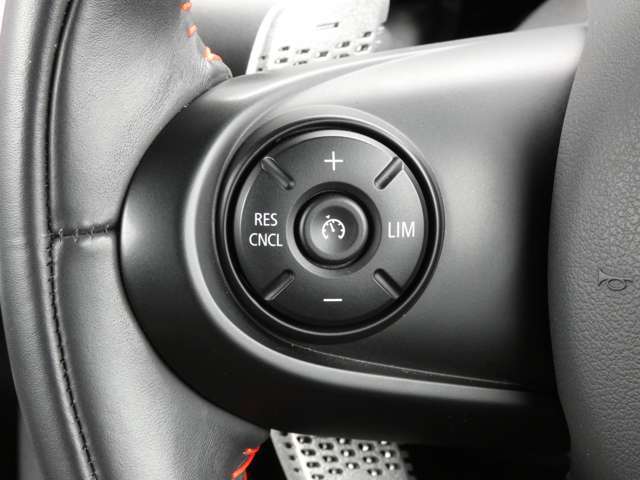 アクティブ・クルーズ・コントロール（ACC）搭載！設定した速度を基準として、一定の車間距離を自動で維持してくれる機能です！