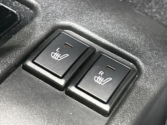 【シートヒーター】寒い日に重宝するシートヒーター！エアコンより早く温まってくれるので寒がりの人も安心ですね♪エアコンの温風は乾燥するから苦手、という方にもをおすすめです。