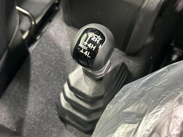4WDのお車ですので、雪道でも安心です♪降雪地地域にお住まいの方以外にも、ウィンタースポーツが趣味の方や降雪地域へ帰省される機会がある方にもおすすめ！