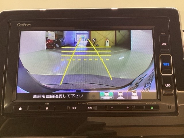 バックをするとき自動でリアの様子が映る『リアカメラ』付き！　画面で確認しながらバックが出来るので駐車の時も安心です。