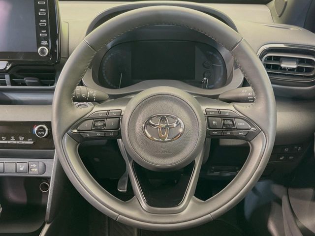 インテリアに合わせたデザインのステアリングは、運転される方のことも考え、運転しやすい形状、大きさです。是非一度、実際に触ってお確かめください。