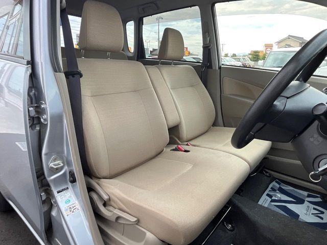 運転席シート廻りは使用感も少なく、良好な状態となっています。丁寧に使われていたことがよくわかりますね。