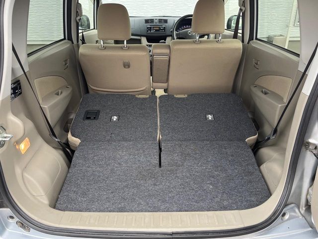 普段のお買い物や通勤、送迎等に十分な荷室スペースを確保しております。セカンドシートを倒すと、大きな荷物の積載も可能です♪