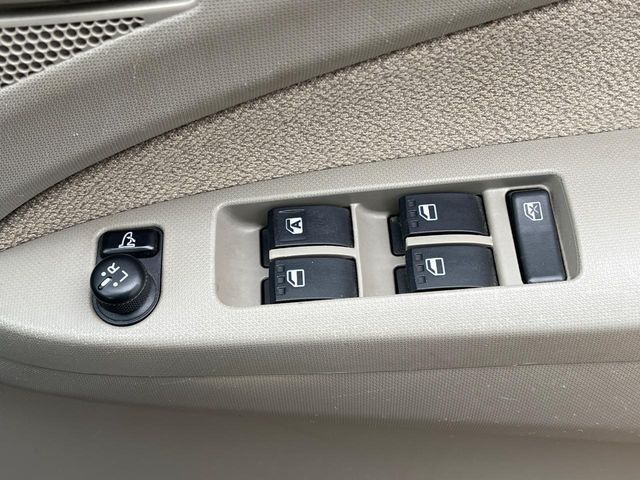 【電動格納ミラー】サイドミラーは電動格納式となっており、狭い駐車場でもキズがつくリスクを抑えられます。