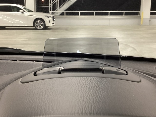 ヘッドアップディスプレイ装備！！少ない視線移動で速度の確認ができわき見運転の時間を減らします♪