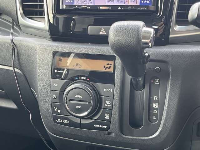 納車前には併設しております整備工場にて法定点検整備を行なってお渡ししております。