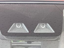 【スマートアシスト】走行中に前方の車両等を認識し、衝突しそうな時は警報とブレーキで衝突回避と被害軽減をアシスト。より安全にドライブをお楽しみいただけます。