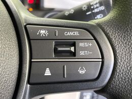 【アダプティブクルーズコントロール】高速道路での長距離走行が楽に！！自動で速度を保つクルーズコントロールが、衝突軽減システムと連携し、前方の車両を感知して車間を保つように速度調節してくれます！！