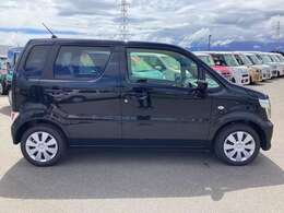 指定工場は別名民間車検場と呼ばれ、陸運支局に代わって車検（検査）を行うことができる工場です。そのため陸運局と同じ検査ラインを自社の工場に持っています。実際の車検の検査を自社で行うことができます。