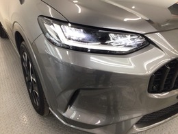 【LEDヘッドライト】大光量で夜道や雨の日の安心感を高めるLEDヘッドライト。周囲の明るさに応じて自動点灯・消灯/ライトの消し忘れも防げるオートライトコントロール付！