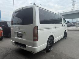 自社認証工場を完備しておりますので、納車前の車検・整備や、アフターメンテナスもばっちりですので、安心して当社にお任せ下さい。また、当社にて車輌ご成約のお客様はオイル交換永久無料のサービス付きです！また