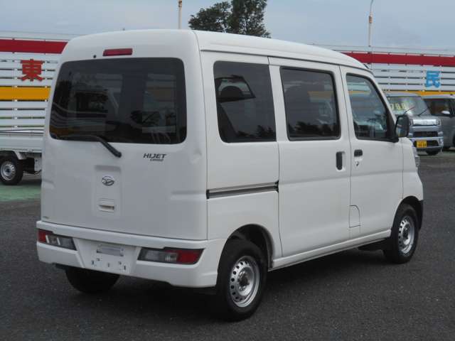 乗用車・RV車専用リフトを7台設置。幅広い車種に対応した整備が可能です