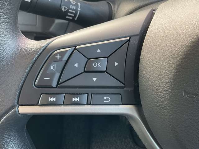 ナビ操作も簡単なステアリングスイッチ搭載車！