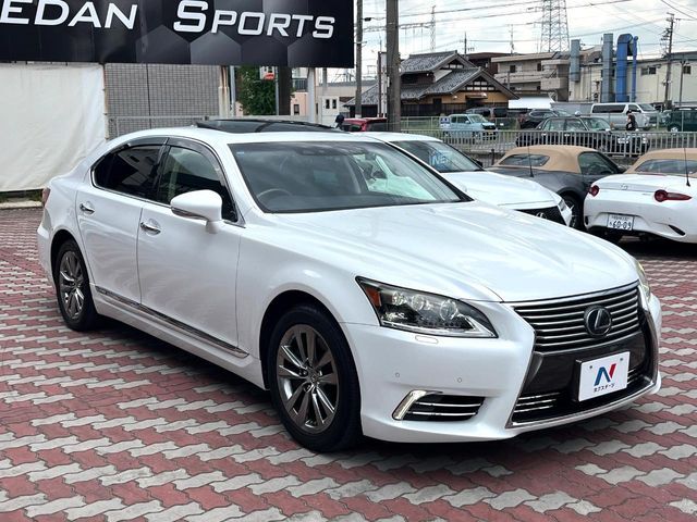 大好評のボディコーティング「弾スプラッシュコート」もご納車までに施工可能。通常のガラスコートと異なる、耐久年数6年の無機質ガラスコーティングが、ボディをキレイな状態に保ってくれます。