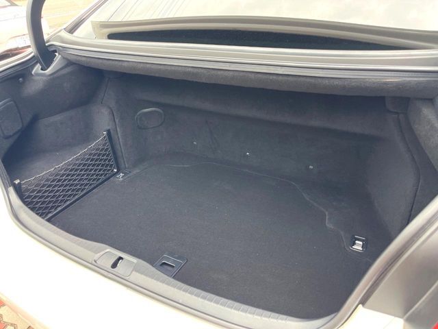普段のお買い物や通勤、送迎等に十分な荷室スペースを確保しております。