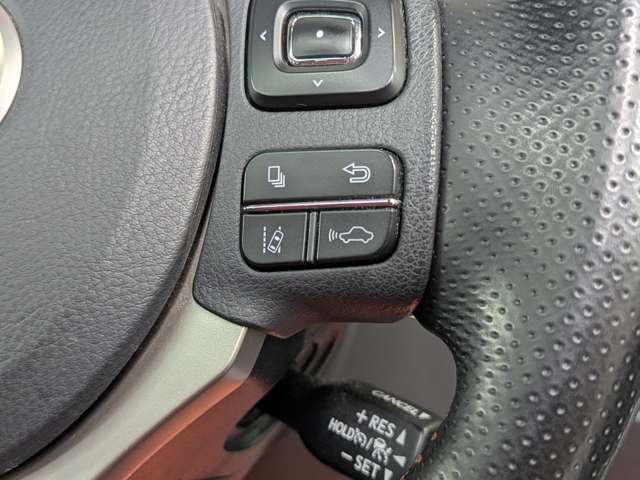 【アダプティブクルーズコントロール/レーンアシスト】前方車輌を認識し、高速道路などの自動車専用道路での追従機能や、車線を逸脱しそうなときに警報を発したり、運転操作をアシストしてくれます♪