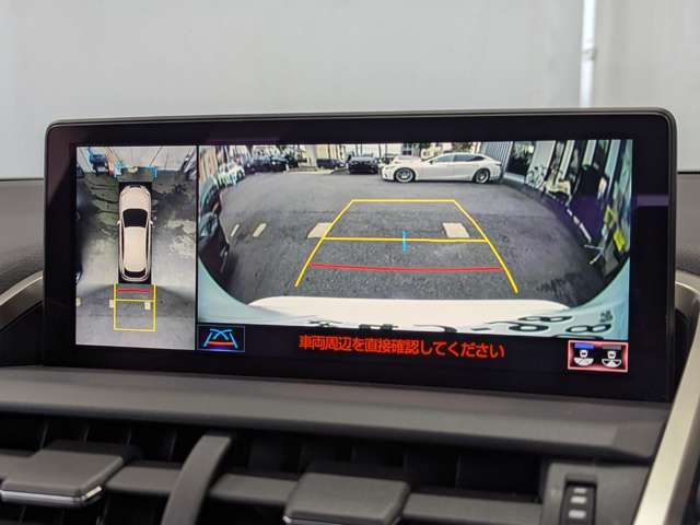 【パノラミックビューモニター】車両を上から見た映像をナビに表示する、パノラミックビューモニターが付いております。