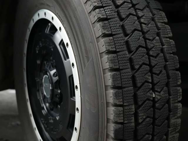 別途費用で新品タイヤに交換可能です！！
