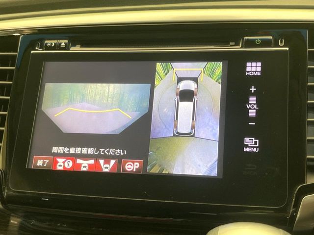 【マルチビューカメラシステム】専用のカメラにより、上から見下ろしたような視点で360度クルマの周囲を確認することができます☆死角部分も確認しやすく、狭い場所での切り返しや駐車もスムーズに行えます。