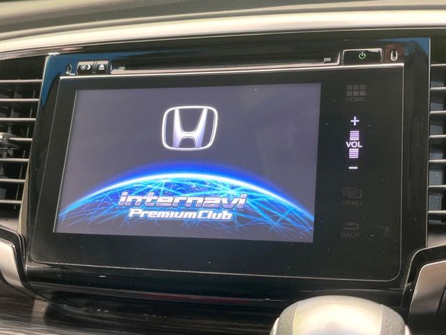 【メーカー純正ナビ】インテリアに溶け込むスタイリッシュな「専用設計」メーカーナビを装備♪視認性や操作性など基本性能にも優れ、より上質なカーライフをお楽しみいただけます。
