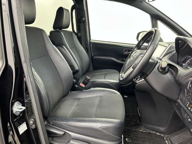 ◆【運転席】座り心地が良いシートなので長時間の運転でも快適にお過ごしいただけます。新品のフロアマットのご注文も可能です。掲載箇所以外にご希望の写真がございましたらお気軽にお問い合わせ下さい。