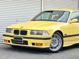 M3Bディーラー車・左H・ダカールイエロー・5MT・純正リアスポイラー・専用17インチアルミ・サンルーフ・黒革シート・シートヒーター・MOMOステアリング・レッドシートベルト・トランクバー・純正キー