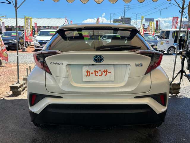 納車前の点検整備やアフターサービスもお任せください。経験豊富な国家資格を持った整備士がお客様のお車と真剣に向き合い、誠心誠意のメンテナンスを施します。安心してお乗りいただけます。