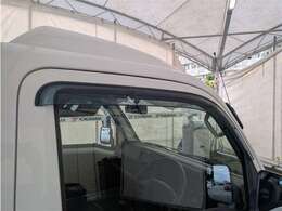 サイドバイザー