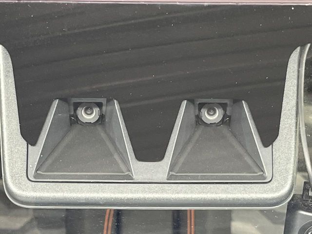 【スマートアシスト】走行中に前方の車両等を認識し、衝突しそうな時は警報とブレーキで衝突回避と被害軽減をアシスト。より安全にドライブをお楽しみいただけます。