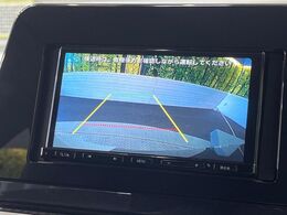 【バックカメラ】駐車時に後方がリアルタイム映像で確認できます。大型商業施設や立体駐車場での駐車時や、夜間のバック時に大活躍！運転スキルに関わらず、今や必須となった装備のひとつです！