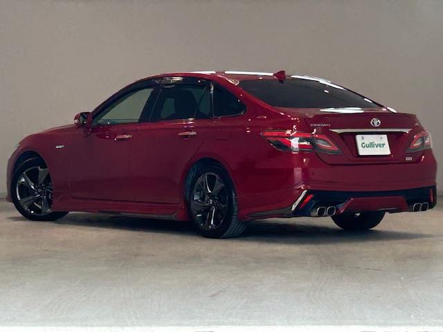 お車を左後ろから見るとこのような感じになります。テールランプやドアバイザー等装備品を確認できます。
