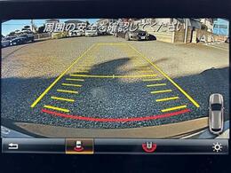 【バックモニター】後ろのカメラの映像がモニターに映し出されるので、後方の見えない死角や、障害物との距離感などもしっかり安全確認することができます。