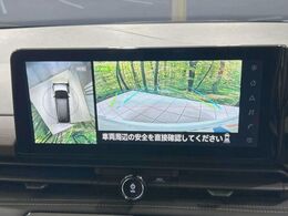 【アラウンドビューモニター】専用のカメラにより、上から見下ろしたような視点で360度クルマの周囲を確認することができます☆死角部分も確認しやすく、狭い場所での切り返しや駐車もスムーズに行えます。