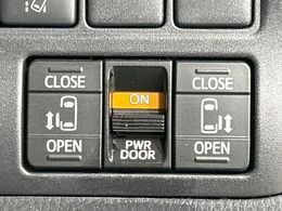 【両側パワースライドドア】スマートキーや運転席のスイッチで後席両側スライドドアの開閉が可能♪電動だから力を入れてドアを開ける必要が無く、小さなお子様でも簡単に開け閉めでき快適です♪