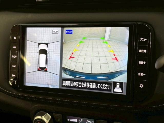 【アラウンドビューモニター】　クルマを上空から見下ろしているかのように、直感的に周囲の状況を把握できます。