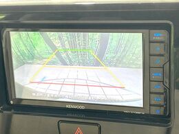【バックカメラ】駐車時に後方がリアルタイム映像で確認できます。大型商業施設や立体駐車場での駐車時や、夜間のバック時に大活躍！運転スキルに関わらず、今や必須となった装備のひとつです！