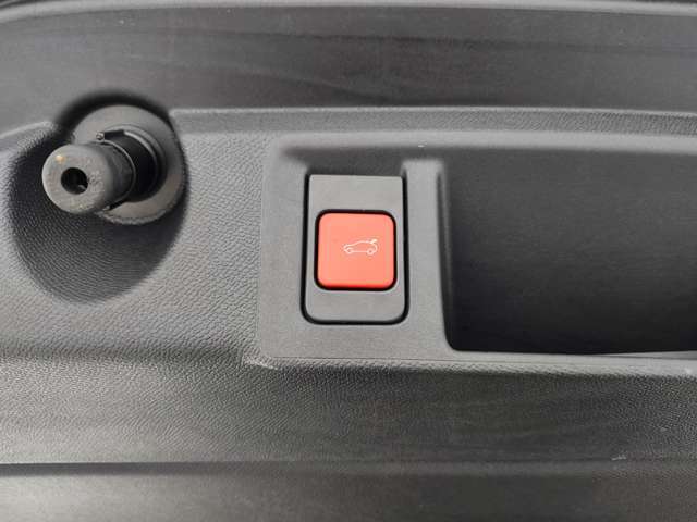 パワーバックドア付なのでワンタッチで開閉可能な便利機能