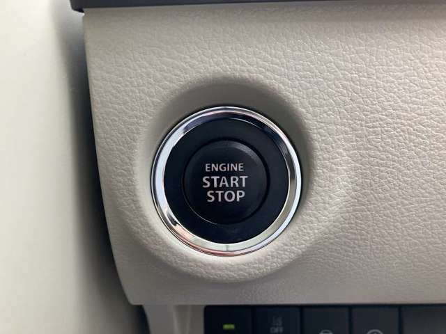 【キーレスプッシュスタート】ブレーキを踏みながらボタンを押すとエンジンがかかります♪鍵の出し入れをしなくてもいいので楽ですね！！